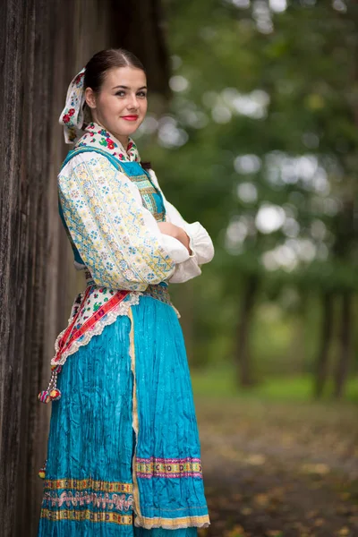 Молодая Красивая Словацкая Женщина Традиционном Костюме Фольклор Словакии — стоковое фото