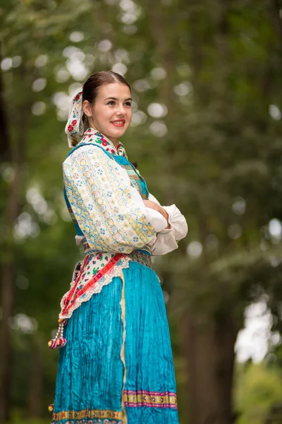 Jonge Mooie Slovak Vrouw Traditioneel Kostuum Slowaakse Folklore — Stockfoto