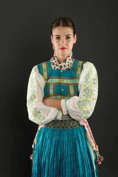 Ung Vacker Flicka Slovakiska Folkdräkt Slovakiska Folklore — Stockfoto