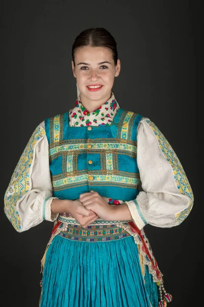 Fiatal Gyönyörű Lány Szlovák Népviseletben Szlovák Folklór — Stock Fotó