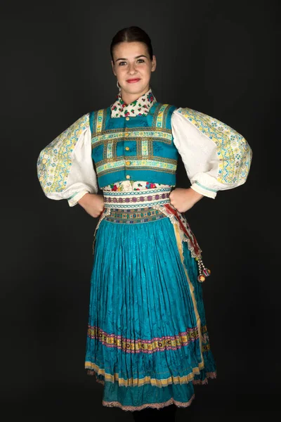 Fiatal Gyönyörű Lány Szlovák Népviseletben Szlovák Folklór — Stock Fotó