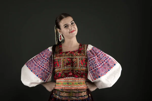 Mladá Krásná Dívka Slovenských Lidových Šatech Slovenský Folklór — Stock fotografie