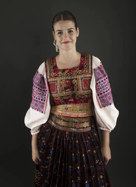 Joven Chica Hermosa Vestido Folklórico Eslovaco Folclore Eslovaco — Foto de Stock