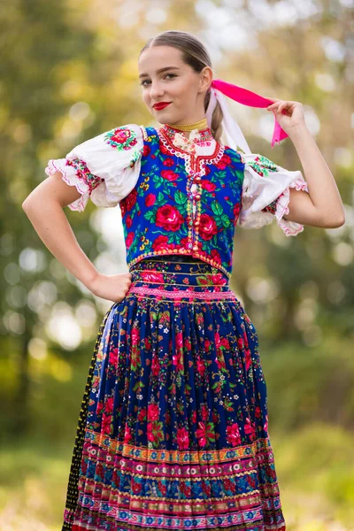 Junge Schöne Slowakin Traditioneller Tracht Slowakische Folklore — Stockfoto