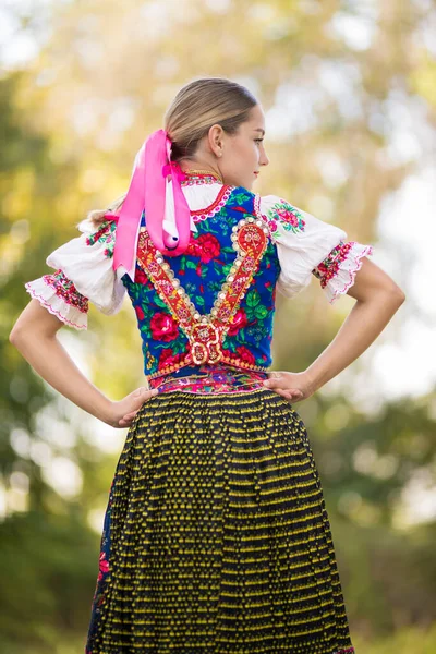 Giovane Bella Donna Slovacca Costume Tradizionale Folclore Slovacco — Foto Stock