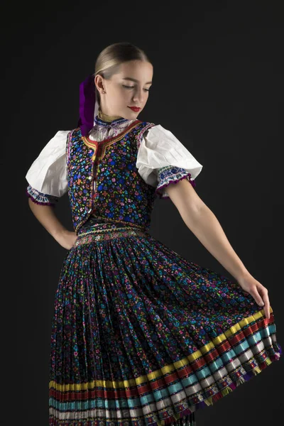 Junge Schöne Slowakin Traditioneller Tracht Slowakische Folklore — Stockfoto
