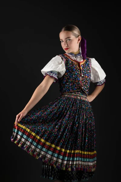 Jonge Mooie Slovak Vrouw Traditioneel Kostuum Slowaakse Folklore — Stockfoto