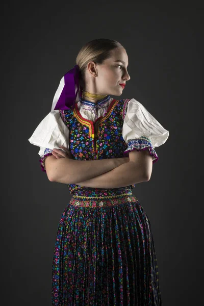 Jeune Belle Femme Slovaque Costume Traditionnel Folklorique Slovaque — Photo