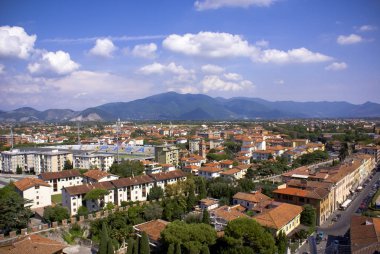 leaning tower Pisa eski şehir görünümünü.
