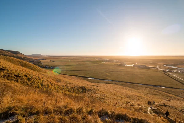İzlanda için seyahat. Şelale Skogafoss yakınındaki güzel İzlanda manzara