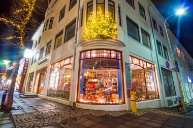 Reykjavik, İzlanda - 20 Kasım 2015: Sermaye (İzlanda'nın Reykjavik, Noel süsleri)