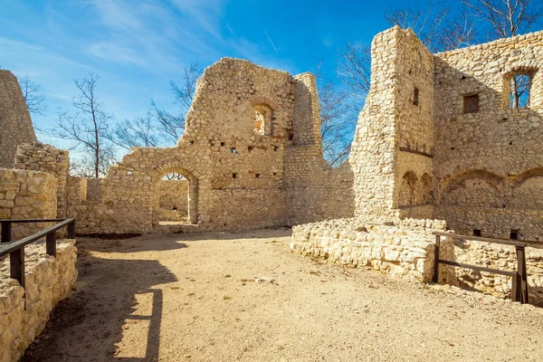 Ερείπια Μεσαιωνικού Κάστρου Βρίσκεται Στα Ίχνη Του Eagles Nest Εντός — Φωτογραφία Αρχείου