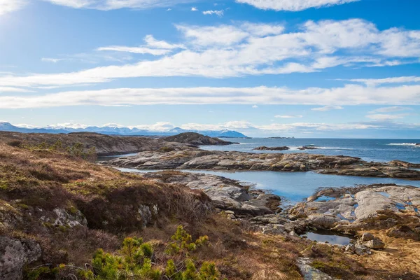 ノルウェーは ヨーロッパの南の風光明媚なフィヨルドの海岸線 — ストック写真