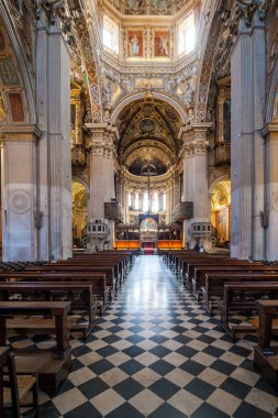 Bergamo, İtalya - 29 Ekim 2015: İç Duomo di Bergamo İtalya. Bu katedral Bergamo, şehrin azizi Saint İskender'e ithaf edilmiştir.