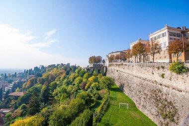 Old Town Citta Alta Bergamo San Vigilio Tepesi'nden manzaraya. Bergamo, İtalya