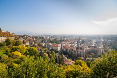 Old Town Citta Alta Bergamo San Vigilio Tepesi'nden manzaraya. Bergamo, İtalya