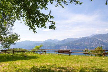 Güzel dağ manzarası Garda Gölü manzarası. Lago di Garda, Monte Baldo üzerinden. 