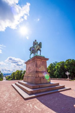 Oslo, Norveç - 15 Haziran 2015: Oslo, Norveç'te Kraliyet Sarayı. Kraliyet Sarayı resmi bir ikametgâh tahsisi mevcut Norveçli hükümdar olduğunu.