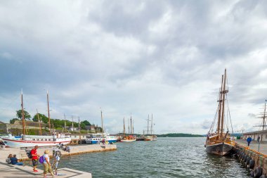 Oslo, Norveç - 14 Temmuz 2015: Oslo liman ve Oslo City Hall panorama görünümünü