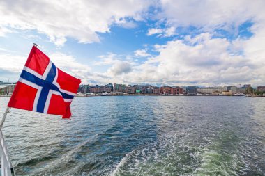 Oslo, Norveç - 14 Temmuz 2015: Oslo liman ve Oslo City Hall panorama görünümünü