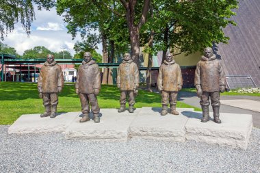 Oslo, Norveç - 15 Temmuz 2015: Anıt ticaret gemileri Oslo'da İkinci Dünya Savaşı sırasında mal taşıma denizciler için