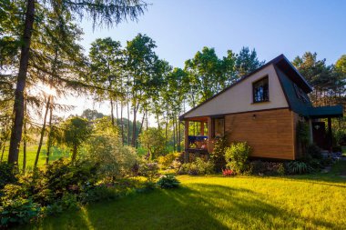 Alan ve bu yakın ev günbatımı