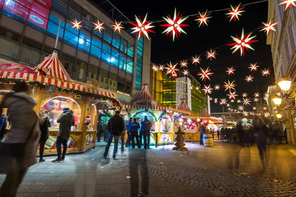 Magdeburg Almanya Aralık 2016 Magdeburg Noel Pazarı Nsanlar Noel Kutluyoruz — Stok fotoğraf