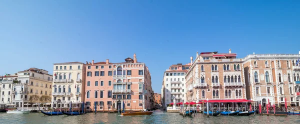 Increíble Vista Hermosa Venecia Italia Muchas Góndolas Navegando Por Uno — Foto de Stock