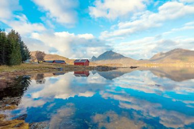 Trondelag'daki Norveç sahili. Norveç