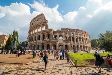 Roma, İtalya - 4 Ekim 2016: Coloseum, Roma, İtalya'yı ziyaret eden turistler