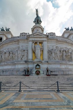Roma, İtalya - 4 Ekim 2016: Venezia Meydanı /Piazza Venezia/ ve Victor Emmanuel Palace turistleri gezen.