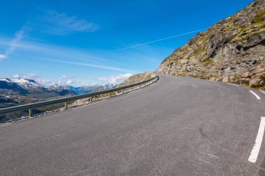 Norveç - nehir, taşlar, takoz yaz manzara Panoraması