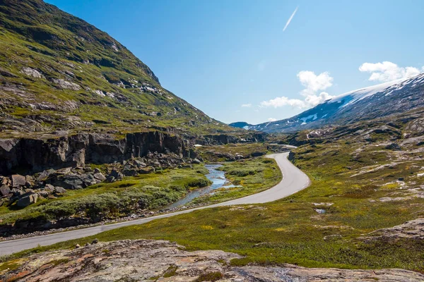 Panoráma Nyári Táj Norvégiában Közel Geiranger Fiord Folyó Kövek Felerősítések — Stock Fotó