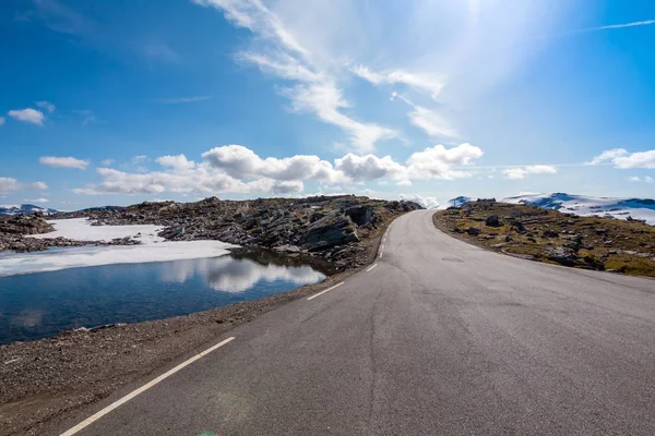 Panoráma Nyári Táj Norvégiában Közel Geiranger Fiord Folyó Kövek Felerősítések — Stock Fotó