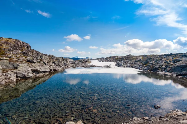 Panoráma Nyári Táj Norvégiában Közel Geiranger Fiord Folyó Kövek Felerősítések — Stock Fotó