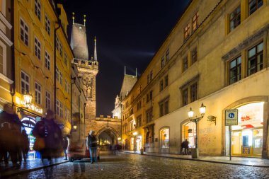 Prag Kalesi ile Cityscape Panoraması. Carol köprü görünümü