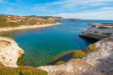 Kemerli kireçtaşı kaya, Oristano Eyaleti'nde S'Archittu di Santa Caterina, Sardunya, İtalya