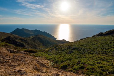 Alghero suların çekildiği kıyı, Sardunya renkli gün batımı