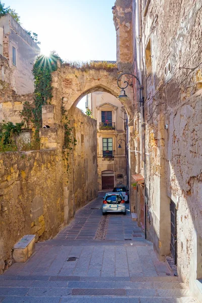 Cagliari Typische Steeg Buurt Kasteel Met Geparkeerde Auto Sardinië — Stockfoto