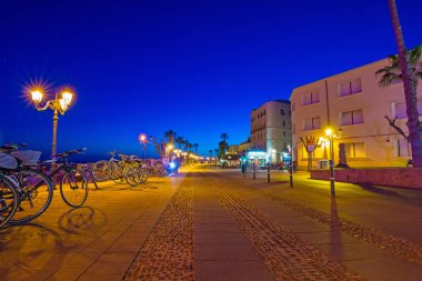Alghero şehir (bir liman) Sardunya üzerinde bir günbatımı, İtalya