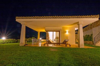 Sardunya, İtalya gece modern ev