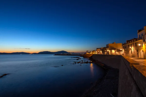 Una Puesta Sol Sobre Ciudad Alghero Puerto Cerdeña Italia — Foto de Stock