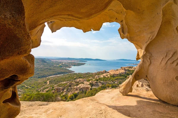 Capo D'orso - Sardunya üzerinde Bear, İtalya şeklinde ünlü uçurum