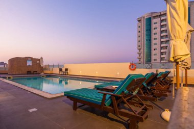 Ras Al Khaimah, Bae - 5 Ocak 2018: Akşam şezlonglu lüks tatil köyü