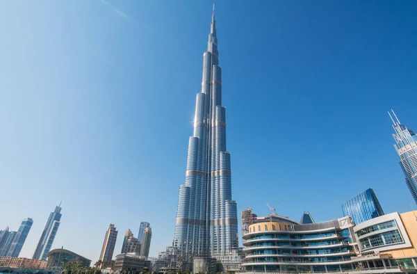 Dubai, Bae - 2 Ocak 2018: Burç Halife'nin manzarası (dünyanın en yüksek binası)