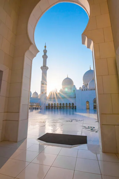 Abu Dhabi Uae January 2018 Sheikh Zayed Grand Mosque Minaret — Stock Photo, Image