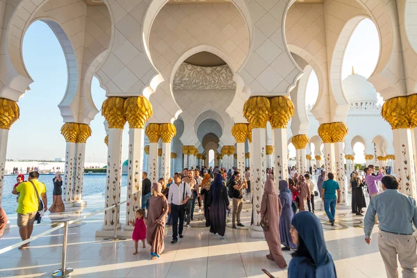 Abu Dhabi Uae January 2018 Sheikh Zayed Grand Mosque Minaret — Stock Photo, Image