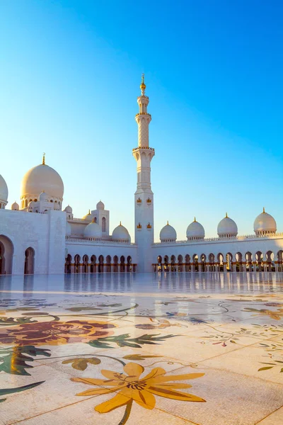 Abu Dhabi Uae January 2018 Sheikh Zayed Grand Mosque Minaret — Stock Photo, Image