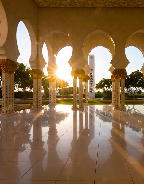 Abu Dhabi Uae January 2018 Sheikh Zayed Grand Mosque Minaret — Stock Photo, Image