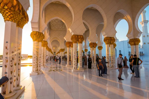 Abu Dhabi Uae January 2018 Sheikh Zayed Grand Mosque Minaret — Stock Photo, Image